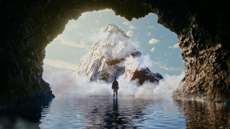 Vue d'une grotte Inoxtag regardant le Toit du monde, le mont Everest !